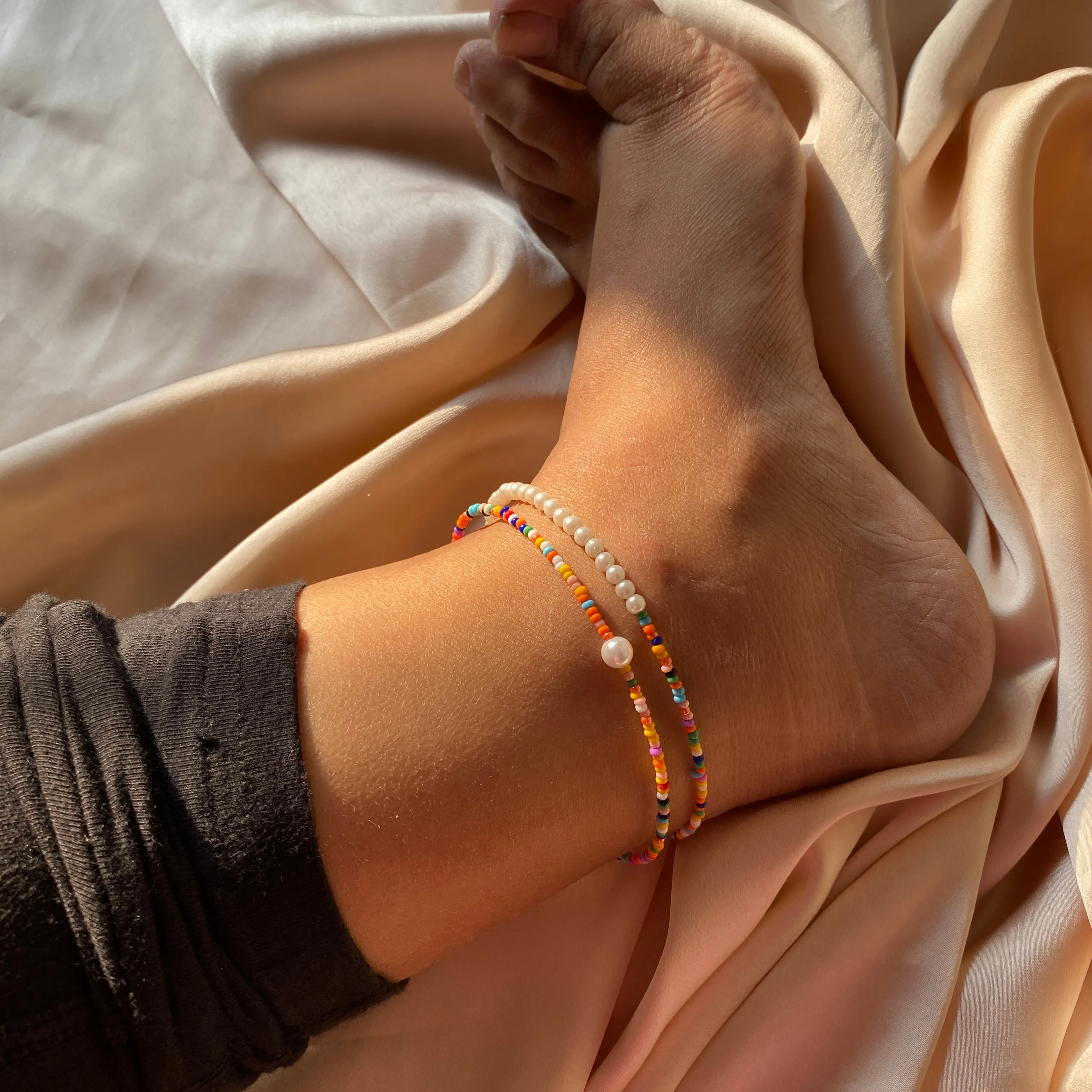 DOUBLE LAYER HALF PEARL ANKLET