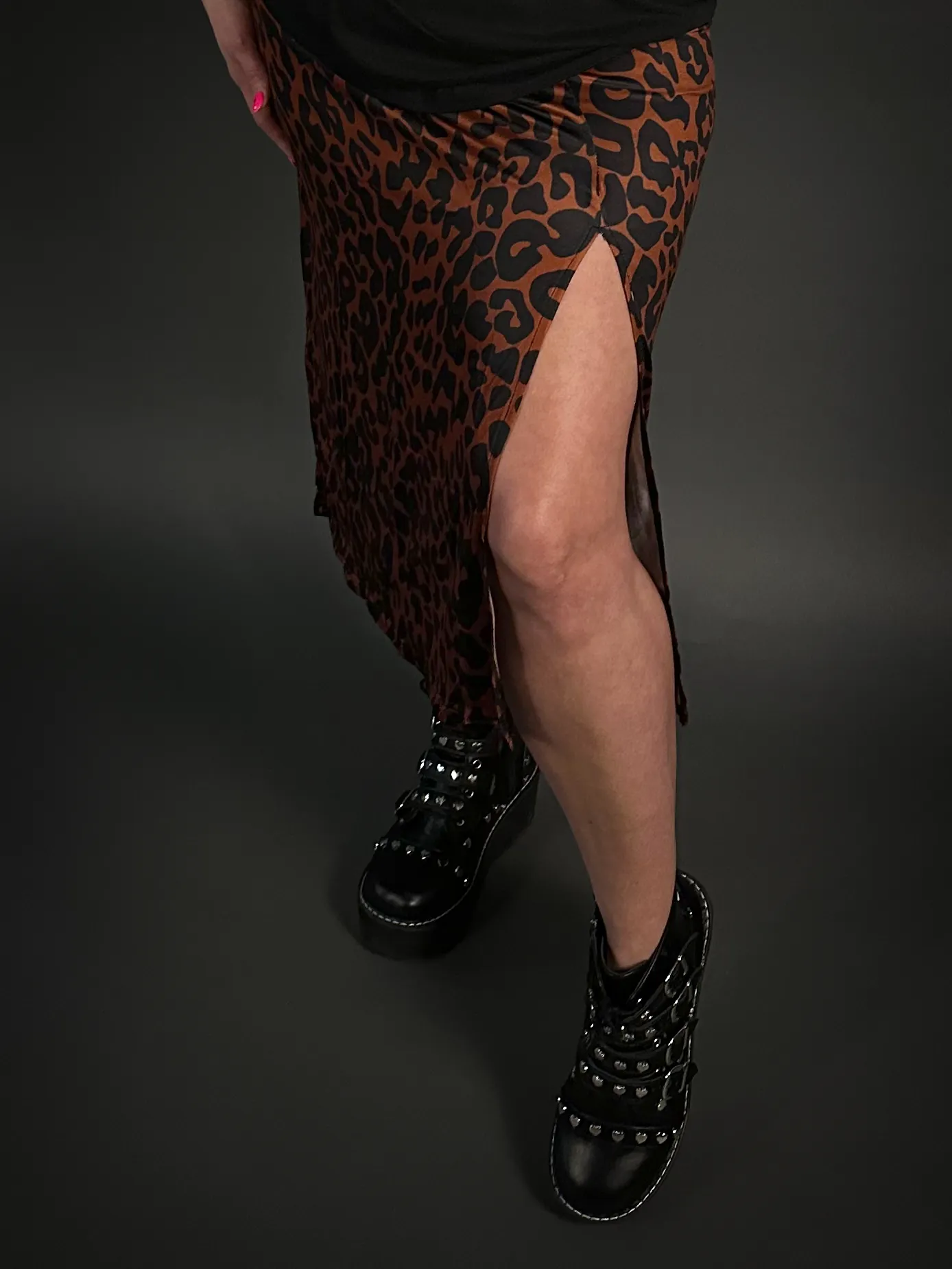 High Slit Animal Print Patterned Midi Stretch Skirt in Rust Brown & Black