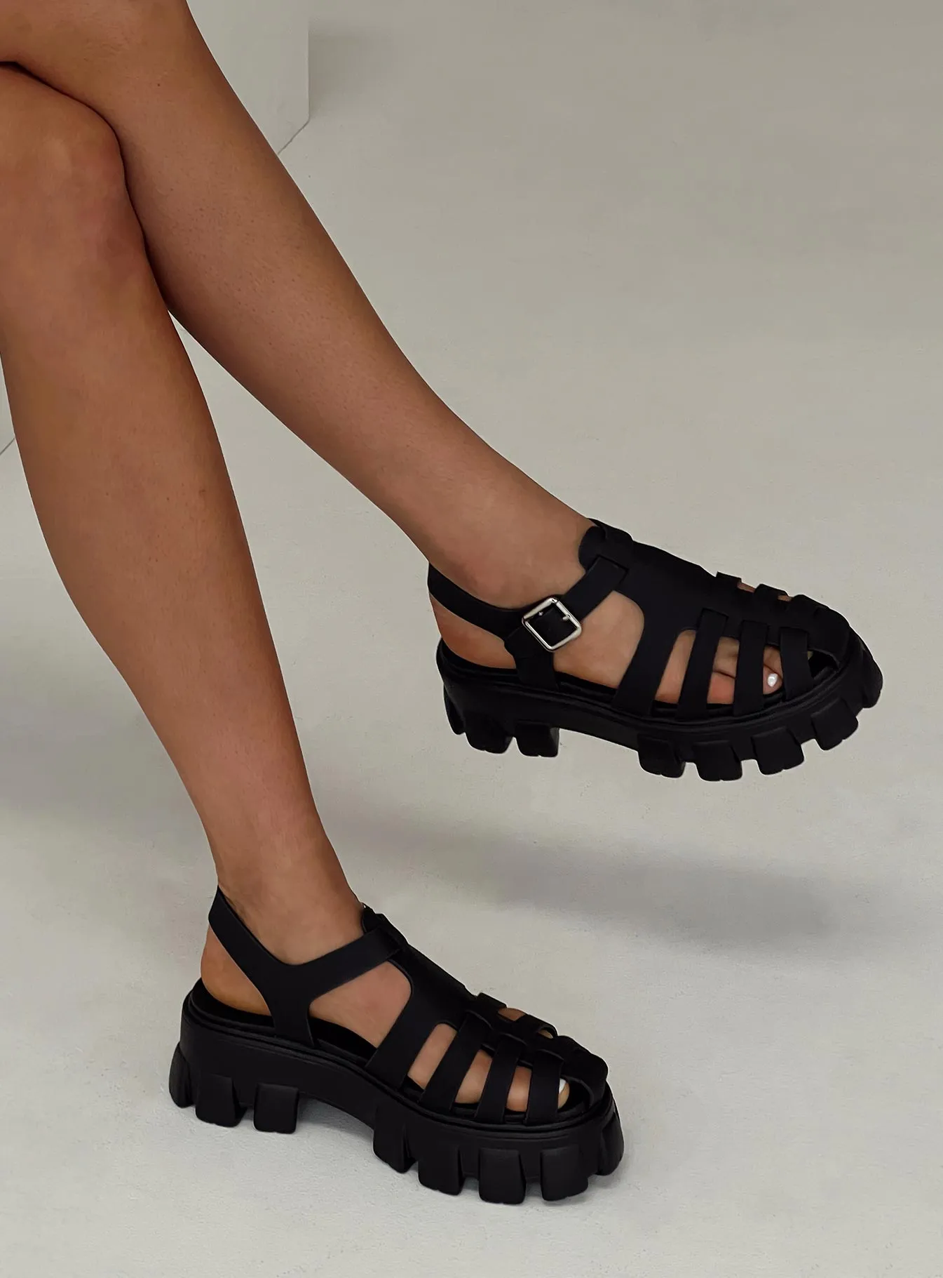 Therapy Twist Sandals Black